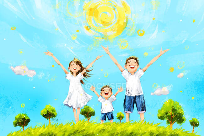 Щаслива сім'я стоїть на зеленому газоні з сонцем, що сяє в небі — стокове фото