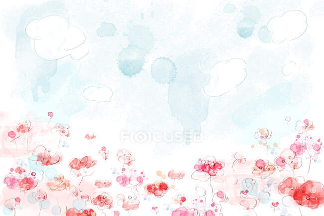 Cielo azul con nubes y floreciente campo de flores rojo - foto de stock