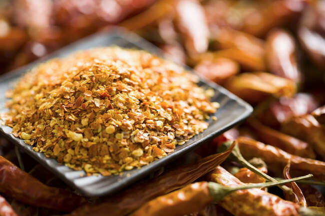 Насіння чилі з сушеним цілим перцем, крупним планом — стокове фото
