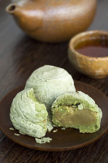 Chinesischer grüner Tee knusprige Desserts und Tee — Stockfoto