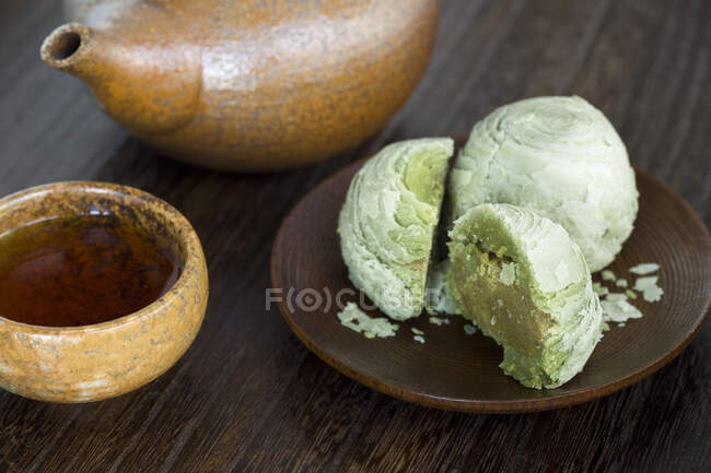 Green tea crispy dessert and tea served on table — Stock Photo