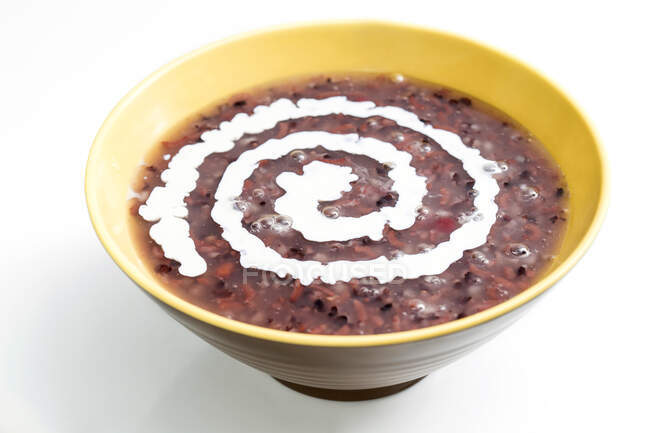 Chinese purple rice porridge with coconut cream — Stock Photo
