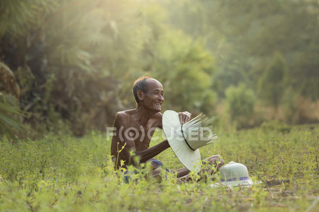 Vecchio con cappello — Foto stock