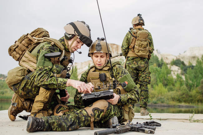 Canadian Army soldiers during the military operation — Stock Photo