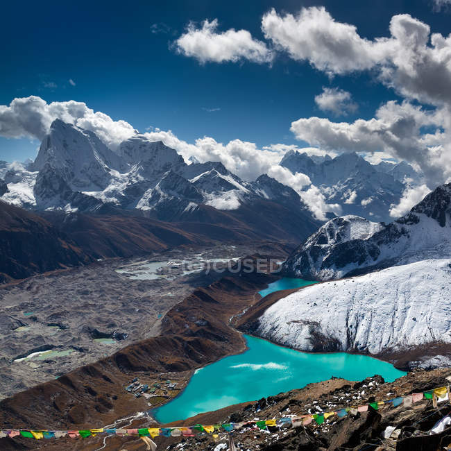 Lac turquoise Gokyo — Photo de stock