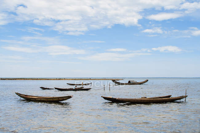 Tam giang - Lagune von Cau Hai, Farbton, Vietnam. Dieses Lagunensystem erstreckt sich über 70 km und ist damit das größte in ganz Südostasien. Die Brackwasser-Lagune wird von vier verschiedenen Flüssen gespeist. — Stockfoto