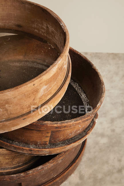 Vecchio setaccio da cucina in legno vintage — Foto stock