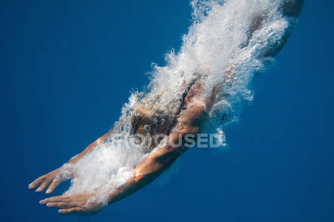 Woman entering pool — Stock Photo