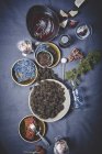 Köstliche Desserts in Schalen — Stockfoto