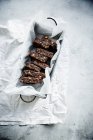 Piezas Brownie con nueces - foto de stock
