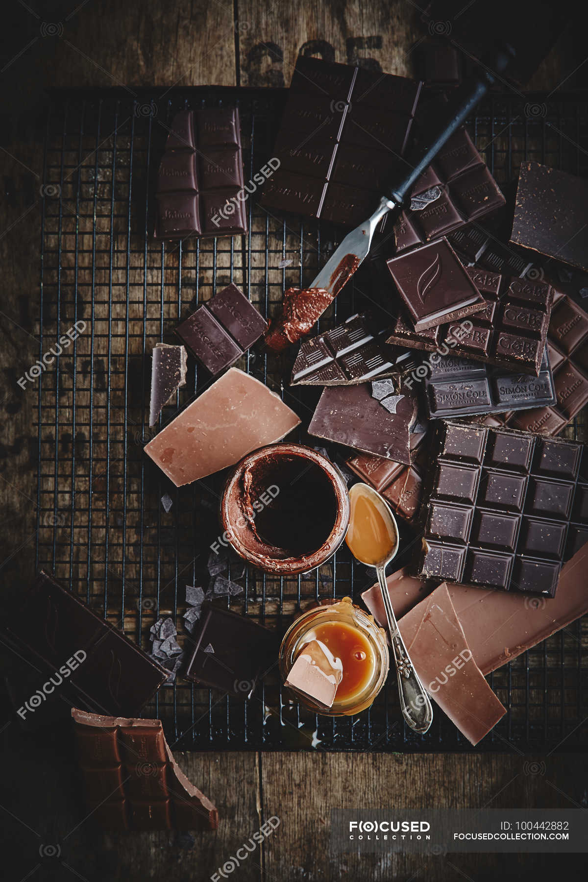 Dark chocolate and caramel — sugary, color - Stock Photo | #100442882