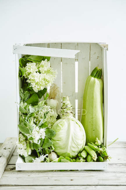 Healthy green vegetables and flowers — Stock Photo