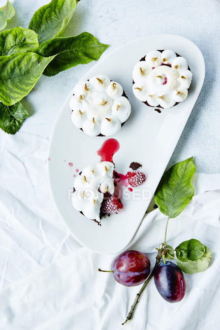 Fresh delicious fruit tarts — Stock Photo