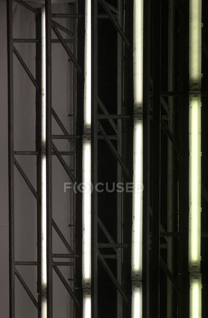 Внутрішній термін служби ілюмінованої панелі з флуоресцентними трубами — стокове фото
