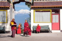 Young monks in sunlight outside temple — Stock Photo