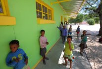 Scuola nel villaggio di Grashoek — Foto stock