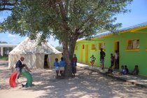 Escola em Grashoek aldeia — Fotografia de Stock