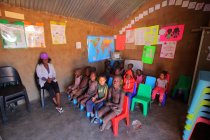 Школа у с. Himba племені — стокове фото