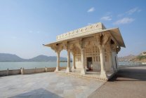 Templo en Ajmer (India. Estado de Rajastán ) - foto de stock
