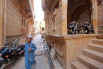 Palacio de la Ciudad Vieja en el Fuerte Jaisalmer - foto de stock