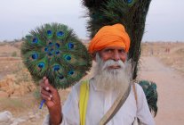 Homme indien avec turban orange — Photo de stock