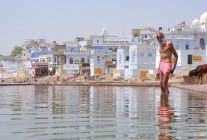 Індійська Бідна людина прийняття ванни — стокове фото