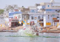 Індійська Бідна людина прийняття ванни — стокове фото
