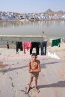 People  washing in the holy lake in Pushkar — Stock Photo