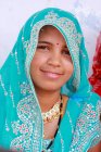 Felice sorridente ragazza indiana — Foto stock