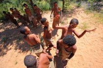 Grashoek - pueblo de la tribu de los bosquimanos - foto de stock
