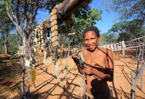 San bushwoman nel deserto del Kalahari — Foto stock