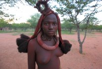 Mulher local na aldeia da tribo Himba — Fotografia de Stock