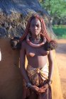 Femme locale dans le village de la tribu Himba — Photo de stock