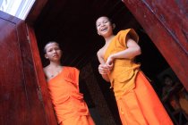 Буддисти в Луанг Прабанг, — стокове фото