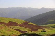 Paisaje árido en el valle de Alamut en Irán - foto de stock