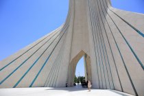 Azadi вежі розташовані на Azadi площі в місті Тегеран — стокове фото