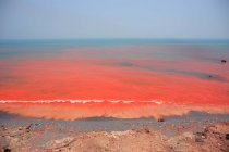 Red sea water of Hormuz Island — Stock Photo