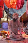 Unbekannter Mann beim Kumbh Mela Festival in der Nähe von Allahabad, Indien, uttar, Bundesstaat Pradesh — Stockfoto