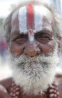 Hombre local no identificado en el estado de Andhra Pradesh, Tirumala, INDIA - foto de stock