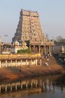 Велична північна вхідна вежа храму Чідамбарамбарам ( навколо 12 століття нашої ери ) — стокове фото
