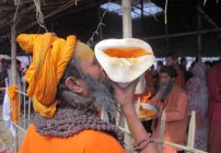 População local no festival Kumbh Mela perto de Allahabad, ÍNDIA, Uttar, estado de Pradesh — Fotografia de Stock