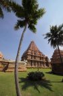 Олден и Золотой храм Гангай Конда чожапурам. Это плечо было закреплено и контролируется чолой. Знаменитый южный храм в штате Тамилнаду — стоковое фото