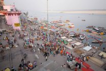 Неизвестные местные жители на фестивале Kumbh Mela возле Аллахабада, Индия — стоковое фото