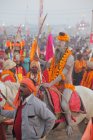 Толпа на фестивале Кумб Мела, крупнейшем религиозном мероприятии в мире, в Аллахабаде, Уттар-Прадеш, Индия . — стоковое фото