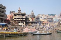Bateaux à la rivière Varanasi Ganges, Uttar Pradesh, Inde — Photo de stock