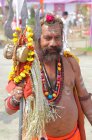 Sadhu (homem santo indiano) no festival Kumbh Mela, o maior encontro religioso do mundo, em Allahabad, Uttar Pradesh, Índia . — Fotografia de Stock