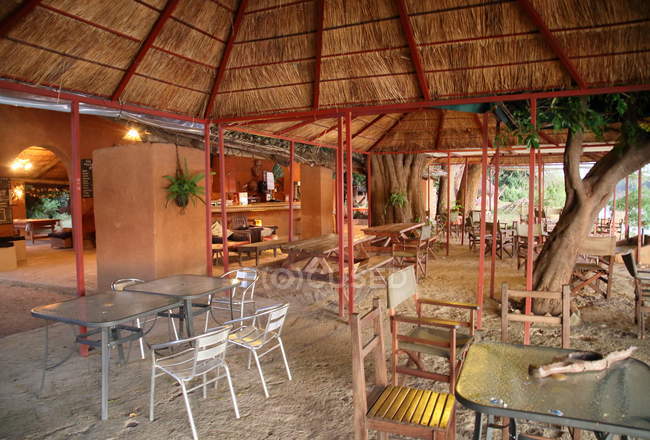 Vue intérieure du café de camp de brousse — Photo de stock
