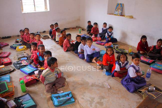School classroom full of pupils — Stock Photo