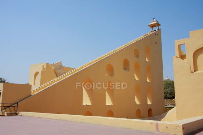 Monumento a Jantar Mantar en Jaipur - foto de stock