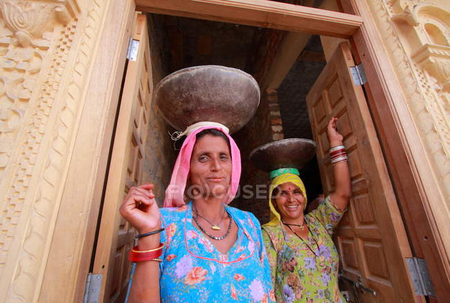Mujeres indias hermosas - foto de stock